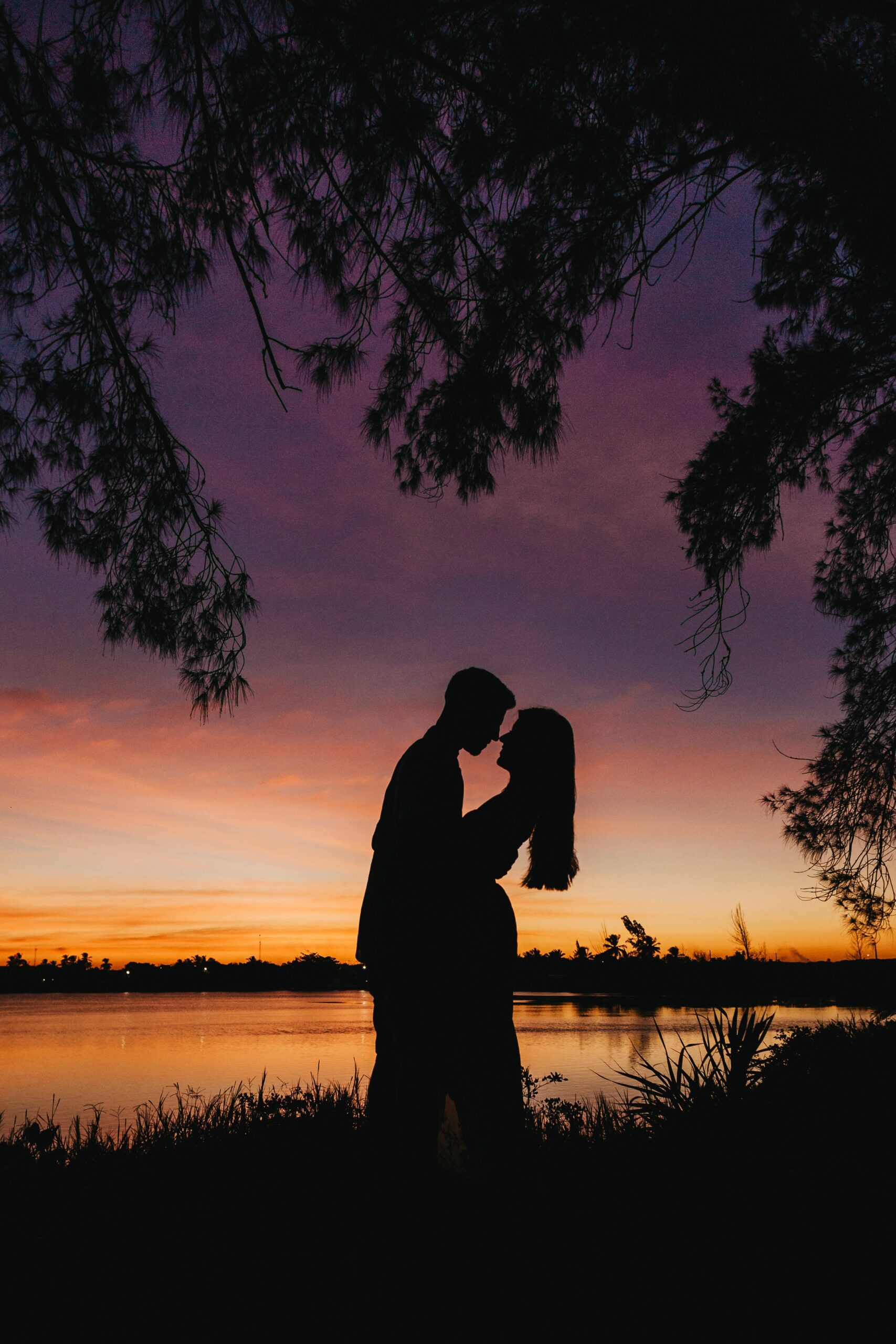 vertical picture beautiful silhouettes lovers against mesmerizing sky scaled